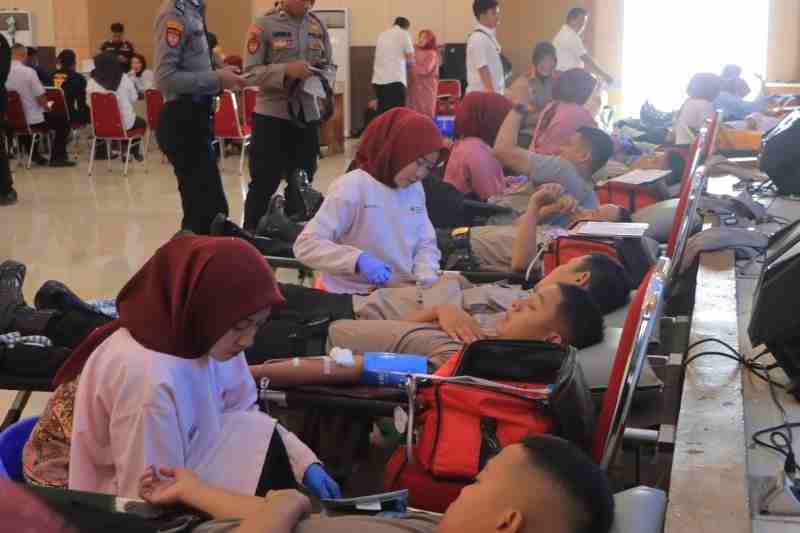 HUT Humas Polri Ke-74 : Polda Lampung Gelar Donor Darah, Wujudkan Polri Humanis Untuk Masyarakat HUT Humas Polri Ke-74 : Polda Lampung Gelar Donor Darah, Wujudkan Polri Humanis Untuk Masyarakat