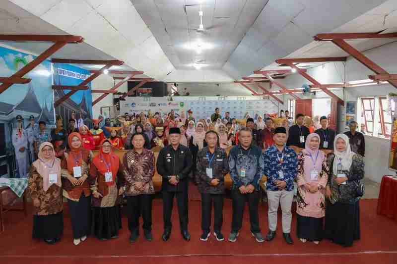 Welly Suhery Buka Festival Tunas Bahasa Ibu se-Kabupaten Pasaman Welly Suhery Buka Festival Tunas Bahasa Ibu se-Kabupaten Pasaman