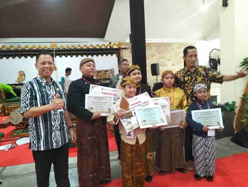 Monod Laras Borong Juara: Talenta Muda Bersinar di Festival Dalang Semarang 2025 Monod Laras Borong Juara: Talenta Muda Bersinar di Festival Dalang Semarang 2025
