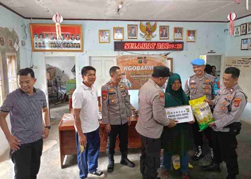 Jumat Berkah, Polsek Kota Agung Berbagi Bahan Pokok Untuk Lansia dan Disabilitas Jumat Berkah, Polsek Kota Agung Berbagi Bahan Pokok Untuk Lansia dan Disabilitas