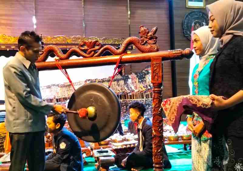 Lestari di Panggung Tradisi: Mahakarya yang Menyapa Jiwa Lestari di Panggung Tradisi: Mahakarya yang Menyapa Jiwa