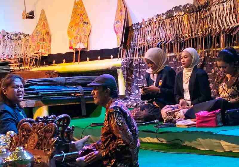 Sangkatama UPGRIS Gelar Mahakarya #7: Pentas Karawitan, Tari dan Wayang Kulit Sangkatama UPGRIS Gelar Mahakarya #7: Pentas Karawitan, Tari dan Wayang Kulit