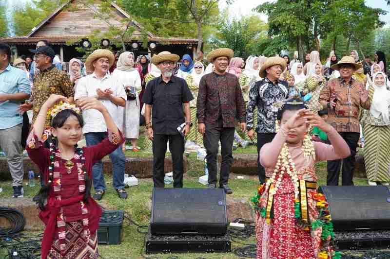 Wakil Bupati Tubaba Nadirsyah Buka Tubaba Art Festival ke-9 Tahun 2025 Wakil Bupati Tubaba Nadirsyah Buka Tubaba Art Festival ke-9 Tahun 2025