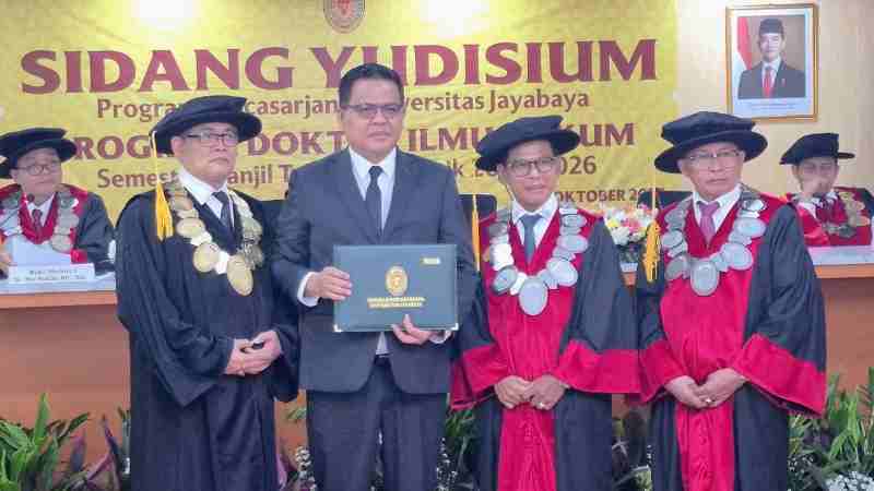 Oking Ganda Miharja Resmi Sandang Gelar Doktor Ilmu Hukum dari Universitas Jayabaya Oking Ganda Miharja Resmi Sandang Gelar Doktor Ilmu Hukum dari Universitas Jayabaya