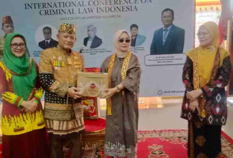 Kunjungan Raja Makassar dan Republik India Anjausilau ke Lamban Gedung Kuning Lampung Kunjungan Raja Makassar dan Republik India Anjausilau ke Lamban Gedung Kuning Lampung