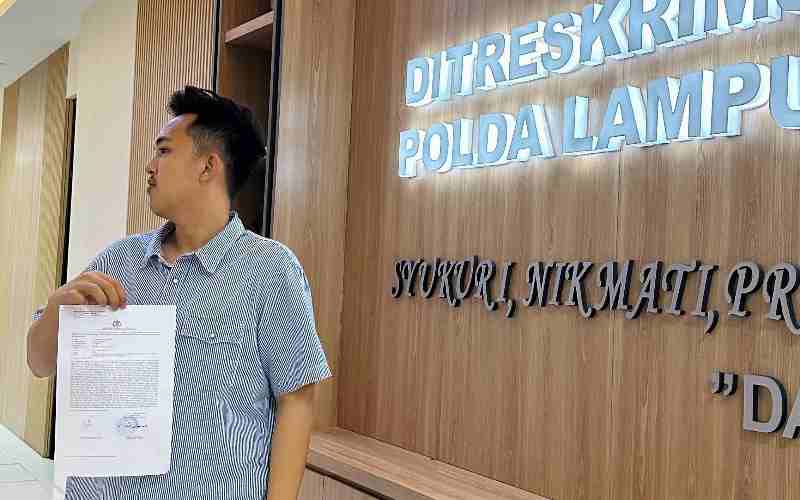 Dugaan Lakukan Tindak Pidana ITE, Mahasiswa Laporkan Oknum Anggota Dewan Lamteng ke Polda Lampung Dugaan Lakukan Tindak Pidana ITE, Mahasiswa Laporkan Oknum Anggota Dewan Lamteng ke Polda Lampung