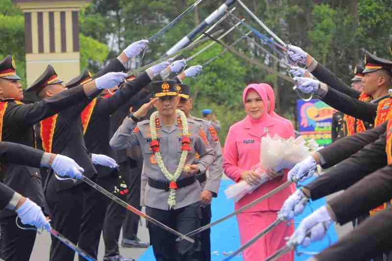 Sambut Kepemimpinan Baru, Polda Lampung Gelar Tradisi Penyambutan Untuk Kapolda Irjen Pol Helfi Assegaf Sambut Kepemimpinan Baru, Polda Lampung Gelar Tradisi Penyambutan Untuk Kapolda Irjen Pol Helfi Assegaf