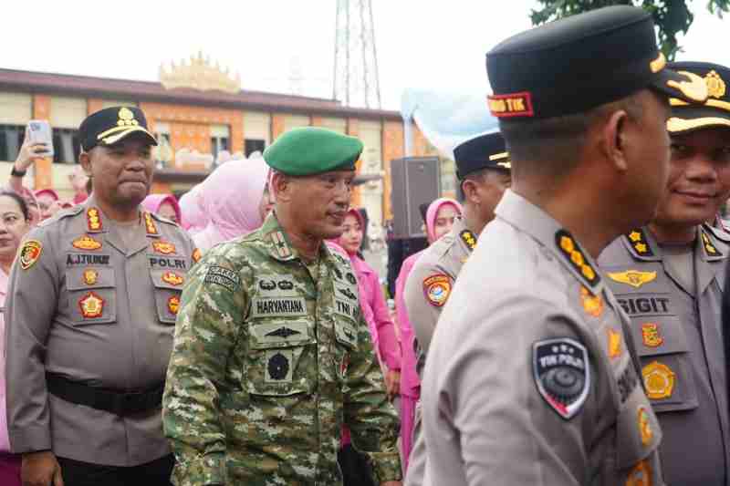 Danrem 043/Gatam Hadiri Upacara Serah Terima Pataka dan Farewell & Welcome Parade Kapolda Lampung Danrem 043/Gatam Hadiri Upacara Serah Terima Pataka dan Farewell & Welcome Parade Kapolda Lampung