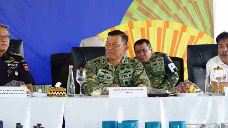 Wujud Sinergi TNI–Bea Cukai, Pangdam XXI/Radin Inten Hadiri Pemusnahan Barang Milik Negara Wujud Sinergi TNI–Bea Cukai, Pangdam XXI/Radin Inten Hadiri Pemusnahan Barang Milik Negara