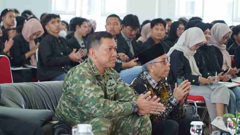 Kuliah Umum Pangdam XXI/Radin Inten: Mahasiswa ITERA Harus Siap Mengabdi Untuk Negeri Kuliah Umum Pangdam XXI/Radin Inten: Mahasiswa ITERA Harus Siap Mengabdi Untuk Negeri