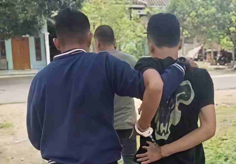 Diduga Mencuri Ponsel dan Laptop, Dua Remaja Ditangkap Polisi Diduga Mencuri Ponsel dan Laptop, Dua Remaja Ditangkap Polisi