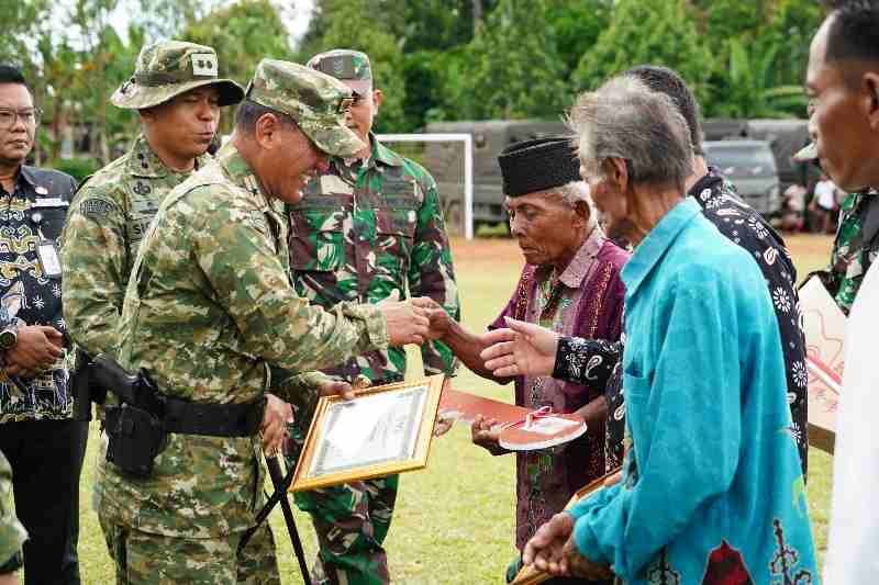 Danrem Dampingi Pangdam XXI/Radin Inten Tutup TMMD ke-126 di Way Kanan Danrem Dampingi Pangdam XXI/Radin Inten Tutup TMMD ke-126 di Way Kanan