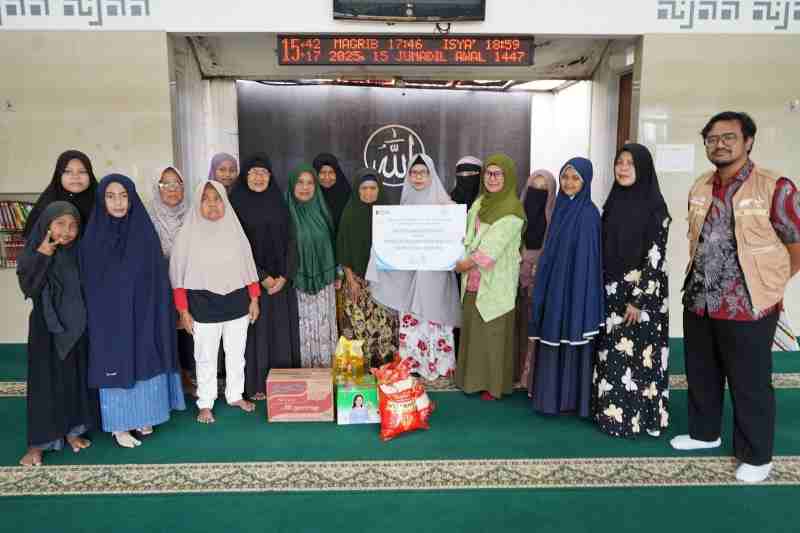 PTPN I : Sambut Hari Pahlawan Berbagi Sembako di Ponpes Depok PTPN I : Sambut Hari Pahlawan Berbagi Sembako di Ponpes Depok