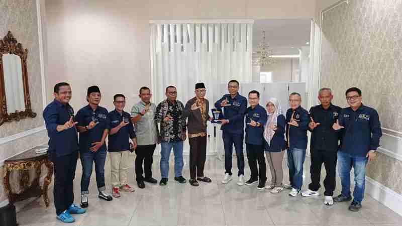 Audiensi dengan Gubernur Mirza, Wira Sampaikan Agenda Pekan Pendidikan Wartawan Audiensi dengan Gubernur Mirza, Wira Sampaikan Agenda Pekan Pendidikan Wartawan