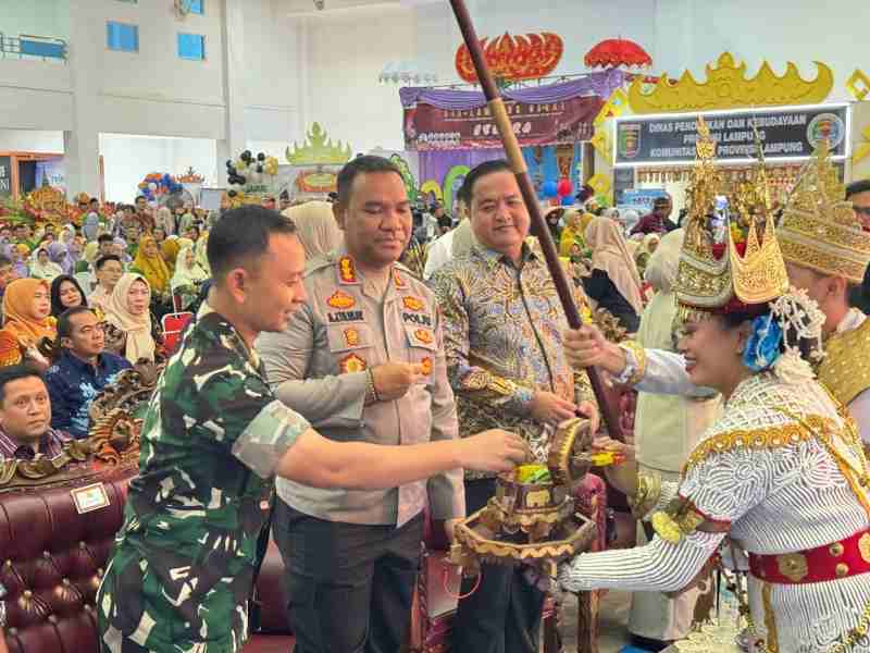 Dandim Kolonel Arm Roni Hermawan Hadiri Fest Kreasi Guru dan Tenaga Kependidikan 2025 Dandim Kolonel Arm Roni Hermawan Hadiri Fest Kreasi Guru dan Tenaga Kependidikan 2025