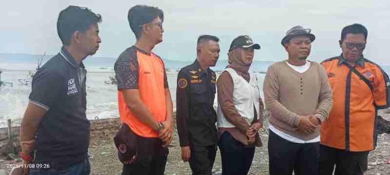 Gerak Cepat Dinas Perikanan, Anggota DPRD Tanggamus, dan Lurah Pasar Madang Datangi Warga Terdampak Banjir Gerak Cepat Dinas Perikanan, Anggota DPRD Tanggamus, dan Lurah Pasar Madang Datangi Warga Terdampak Banjir