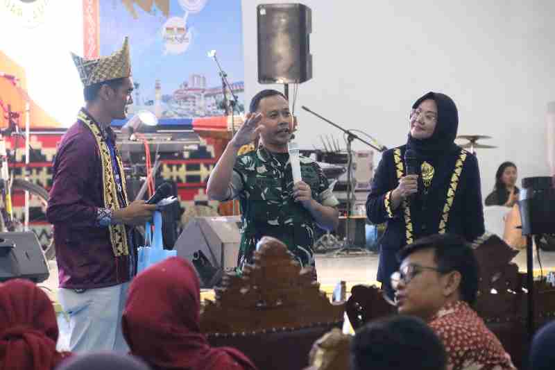 Kolonel Arm Roni Hermawan Jadi Narasumber Utama Dalam Talkshow Interaktif Kolonel Arm Roni Hermawan Jadi Narasumber Utama Dalam Talkshow Interaktif