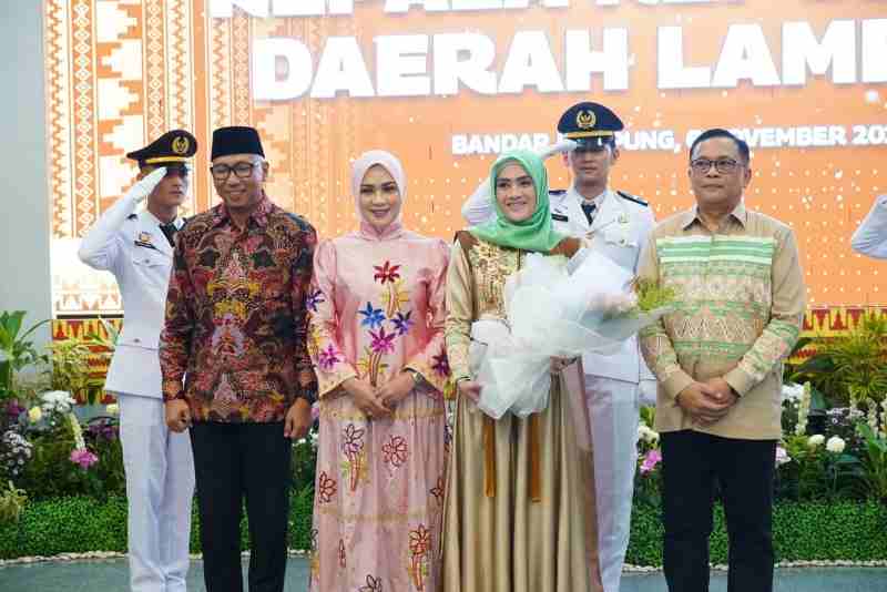 Gubernur Mirza: Irjen Helmy Santika Sosok Inovatif dan Penjaga Kamtibmas yang Solid Gubernur Mirza: Irjen Helmy Santika Sosok Inovatif dan Penjaga Kamtibmas yang Solid