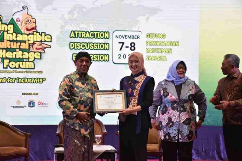 Peringatan Hari Wayang Nasional Angkat Lampung sebagai Teladan Budaya Inklusif di Indonesia Peringatan Hari Wayang Nasional Angkat Lampung sebagai Teladan Budaya Inklusif di Indonesia