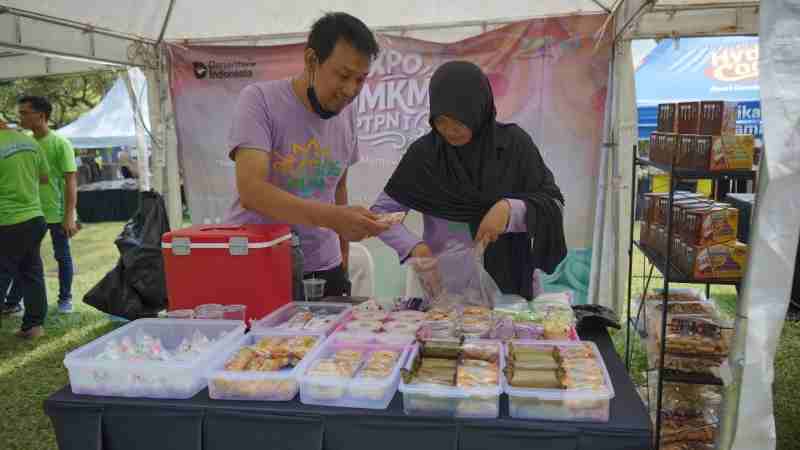 PTPN I Beri Pinjaman Rp100 Juta untuk Usaha Kue “Lies Cook” Benny Yoga Perdana PTPN I Beri Pinjaman Rp100 Juta untuk Usaha Kue “Lies Cook” Benny Yoga Perdana