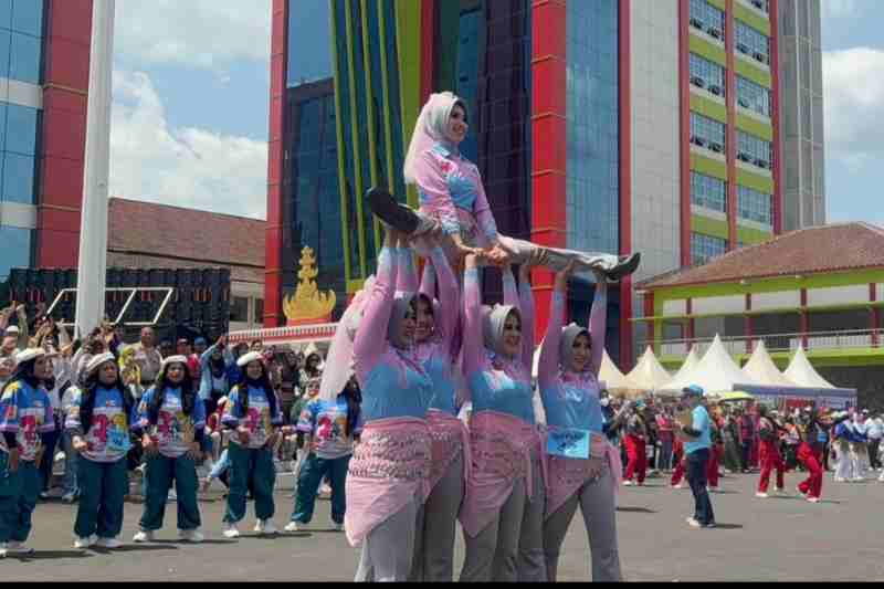 Polwan Polda Lampung Raih Juara Favorit di Lomba Senam Kreasi Tabola Bale Polwan Polda Lampung Raih Juara Favorit di Lomba Senam Kreasi Tabola Bale