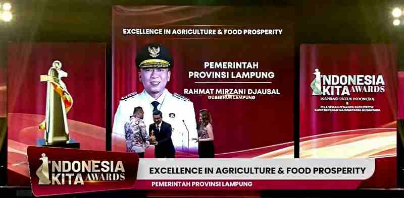 Pemprov Lampung Raih Penghargaan Excellence in Agriculture and Food Prosperity Pemprov Lampung Raih Penghargaan Excellence in Agriculture and Food Prosperity