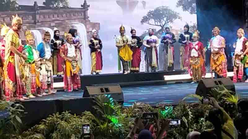 Ngesti Pandowo Raih Penghargaan Lifetime Achievement Award dari Wali Kota Semarang Ngesti Pandowo Raih Penghargaan Lifetime Achievement Award dari Wali Kota Semarang