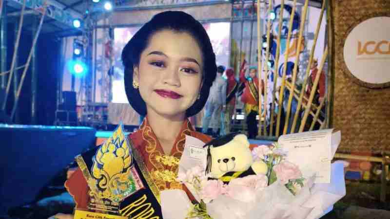 Vanya Wijaya Dinobatkan Sebagai Roro Cilik Kabupaten Malang Favorit 2025 Vanya Wijaya Dinobatkan Sebagai Roro Cilik Kabupaten Malang Favorit 2025