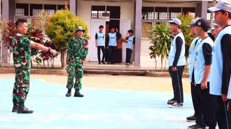 Babinsa Koramil 410-02/ TBS Latih Siswa/i SMA N 7 Bandar Lampung Peraturan Baris Berbaris Babinsa Koramil 410-02/ TBS Latih Siswa/i SMA N 7 Bandar Lampung Peraturan Baris Berbaris