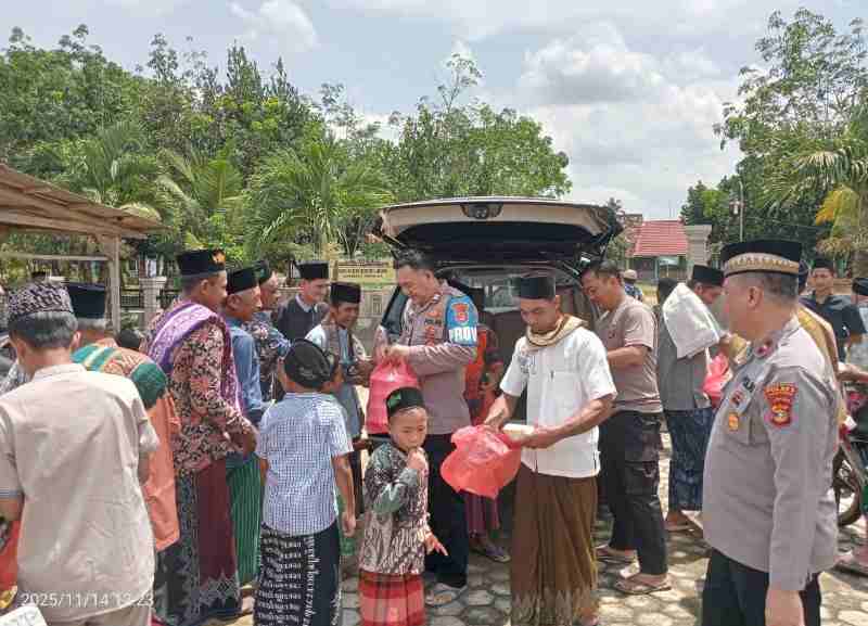 Satu Hari Tiga kejadian? 3 Polsek Serentak Gelar Aksi Kemanusiaan, Anak Yatim Hingga Jamaah Jumat Terharu Satu Hari Tiga kejadian? 3 Polsek Serentak Gelar Aksi Kemanusiaan, Anak Yatim Hingga Jamaah Jumat Terharu