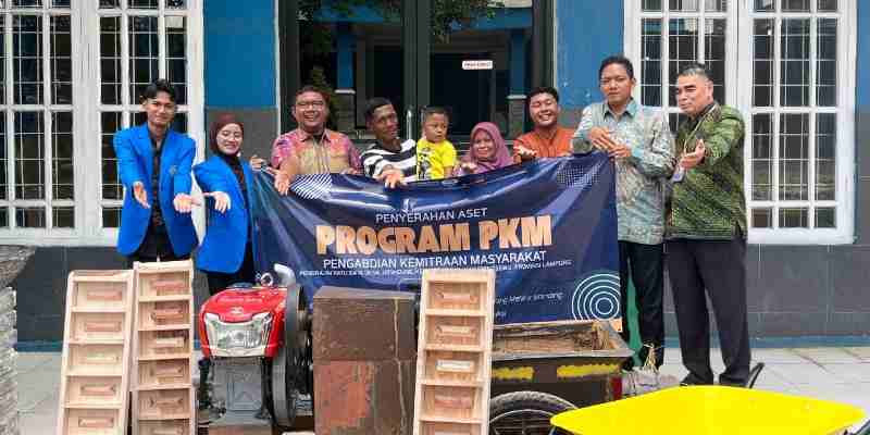 Dosen UMPRI Dampingi Pengrajin Batu Bata Tingkatkan Daya Saing Lewat Branding, Digital Marketing, dan Manajemen Produksi Dosen UMPRI Dampingi Pengrajin Batu Bata Tingkatkan Daya Saing Lewat Branding, Digital Marketing, dan Manajemen Produksi