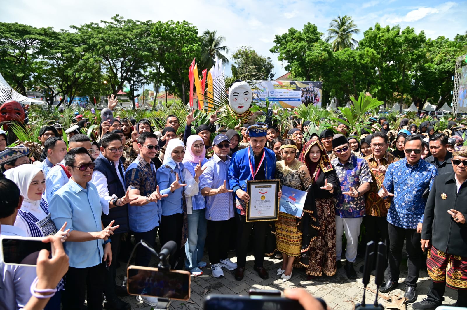 Lampung Selatan Torehkan Sejarah, Tari Tuping 12 Wajah Catat Rekor Indonesia Lampung Selatan Torehkan Sejarah, Tari Tuping 12 Wajah Catat Rekor Indonesia