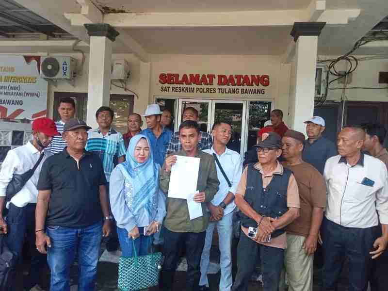 Chandra Hartono Laporkan Oknum ASN Pemkab Tulang Bawang ke Polres Tuba Chandra Hartono Laporkan Oknum ASN Pemkab Tulang Bawang ke Polres Tuba