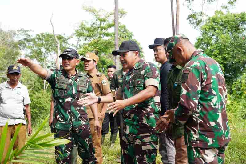Sinergi TNI–Pemda : Danrem 043/Gatam Tinjau lokasi Rencana Pendirian Yonif Teritorial di Pesibar Sinergi TNI–Pemda : Danrem 043/Gatam Tinjau lokasi Rencana Pendirian Yonif Teritorial di Pesibar