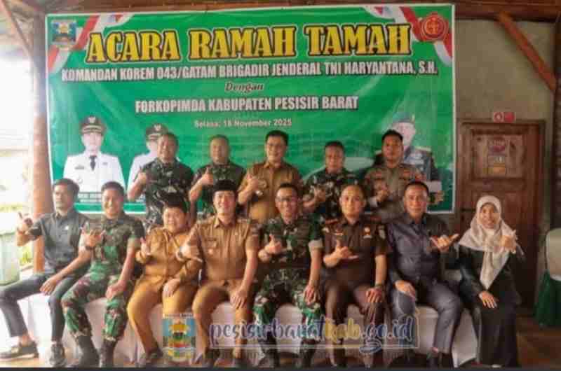 Kunjungi Pesibar, Danrem 043 Gatam Disambut Bupati dan Wakil Bupati Kunjungi Pesibar, Danrem 043 Gatam Disambut Bupati dan Wakil Bupati