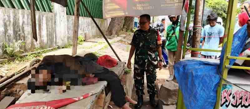 Babinsa Koramil 410-04/Tanjung Karang Timur Respon Laporan Warga Soal Penemuan Jenazah Tuna Wisma Babinsa Koramil 410-04/Tanjung Karang Timur Respon Laporan Warga Soal Penemuan Jenazah Tuna Wisma