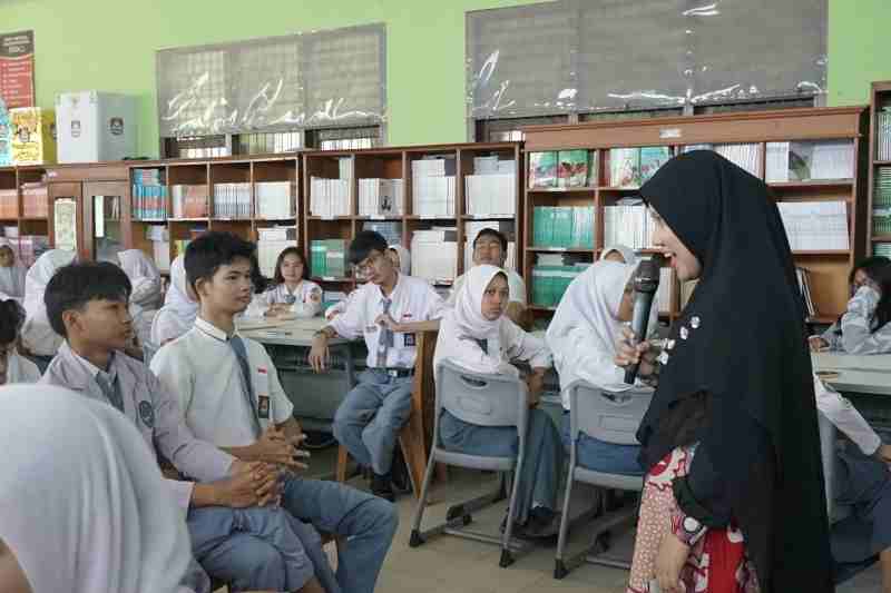Dosen dan Mahasiswa Asing IIB Darmajaya Gelar Sharing Season di SMAN 6 Bandar Lampung Dosen dan Mahasiswa Asing IIB Darmajaya Gelar Sharing Season di SMAN 6 Bandar Lampung