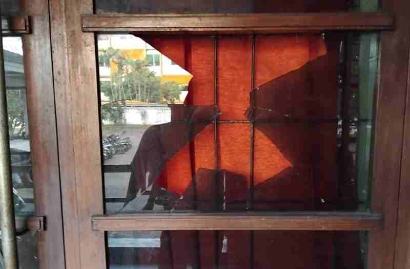 Keributan di Jalur Dua GSG Unila, Mahasiswa Dalam Pengaruh Alkohol Diamankan Petugas Keributan di Jalur Dua GSG Unila, Mahasiswa Dalam Pengaruh Alkohol Diamankan Petugas