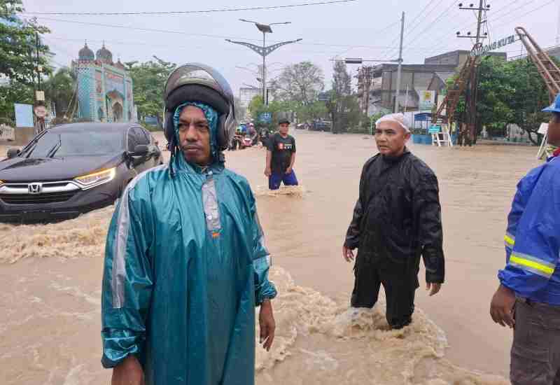 Debit Air Meningkat, Kota Lhoksukon Terendam, Satu Warga Meninggal Dunia Debit Air Meningkat, Kota Lhoksukon Terendam, Satu Warga Meninggal Dunia