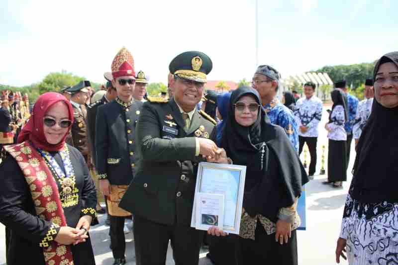 Kasdam XXI/RI Hadiri Peringatan HUT Kab. Mesuji Ke-17, HUT PGRI Ke-80, HUT KORPRI Ke-54, dan Hari Pahlawan 2025 Kasdam XXI/RI Hadiri Peringatan HUT Kab. Mesuji Ke-17, HUT PGRI Ke-80, HUT KORPRI Ke-54, dan Hari Pahlawan 2025