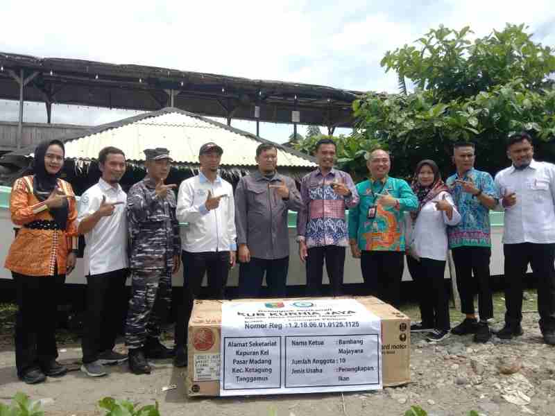 KKP Serahkan Kapal Fiber untuk KUB Kurnia Jaya, Pemkab Tanggamus Perkuat Ekonomi Nelayan KKP Serahkan Kapal Fiber untuk KUB Kurnia Jaya, Pemkab Tanggamus Perkuat Ekonomi Nelayan