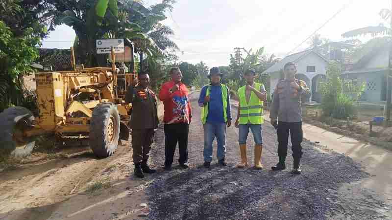 Ruas Jalan antar Kabupaten Mulai Dibangun Ruas Jalan antar Kabupaten Mulai Dibangun