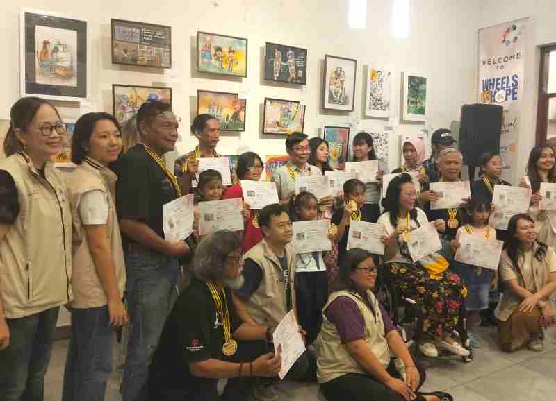 Rotary Club of Semarang Bimasena Gelar Art Jamming dan Penyerahan Penghargaan Peserta Pameran Rotary Club of Semarang Bimasena Gelar Art Jamming dan Penyerahan Penghargaan Peserta Pameran