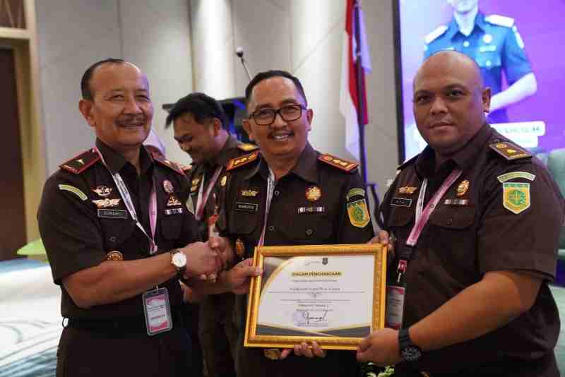 Kejari Way Kanan Raih Penghargaan Capaian Kinerja 2025 Kejari Way Kanan Raih Penghargaan Capaian Kinerja 2025