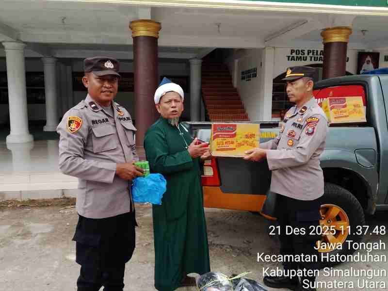 Peduli Korban Bencana, Polsek Tanah Jawa Salurkan Bantuan Lewat Tuan Guru Batak Peduli Korban Bencana, Polsek Tanah Jawa Salurkan Bantuan Lewat Tuan Guru Batak