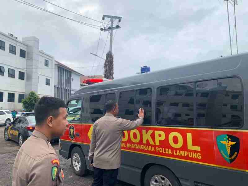 Kapolresta Bandar Lampung Lepas Keberangkatan Jenazah Bripda Wayan Untuk Dimakamkan Kapolresta Bandar Lampung Lepas Keberangkatan Jenazah Bripda Wayan Untuk Dimakamkan