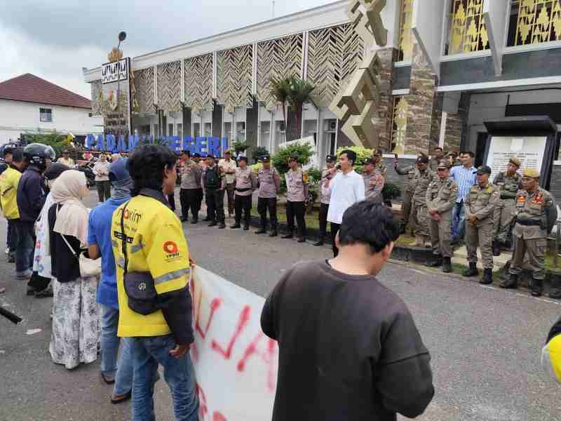 AMLUM Desak Bupati Lampung Utara Copot Kepala Dinas, Evaluasi Kinerja Dinas SDABMBK AMLUM Desak Bupati Lampung Utara Copot Kepala Dinas, Evaluasi Kinerja Dinas SDABMBK