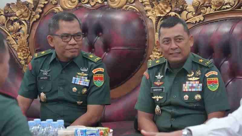 Kasdam Bersama Kapoksahli Kodam XXI/RI Melaksanakan Audiensi di Kantor Gubernur Bengkulu Kasdam Bersama Kapoksahli Kodam XXI/RI Melaksanakan Audiensi di Kantor Gubernur Bengkulu