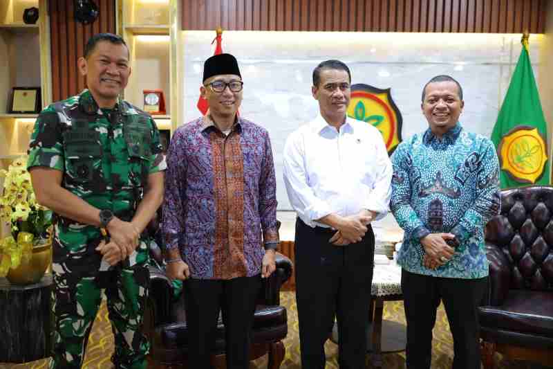 Menpan RI Terima Audensi Pangdam XXI/RI, Gubernur Lampung, dan Bupati Pringsewu Bahas Penguatan Sinergi Swasembada Pangan Menpan RI Terima Audensi Pangdam XXI/RI, Gubernur Lampung, dan Bupati Pringsewu Bahas Penguatan Sinergi Swasembada Pangan