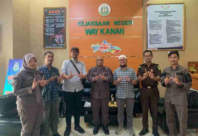 Kejari Waykanan & KPKNL Metro Melakukan Penilaian Barang Rampasan Yang Telah Mempunyai Hukum Tetap (Incracht) Kejari Waykanan & KPKNL Metro Melakukan Penilaian Barang Rampasan Yang Telah Mempunyai Hukum Tetap (Incracht)